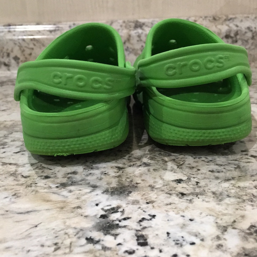 ⛔️REDUCED⛔️ Crocs Shoes - Picture 5 of 8